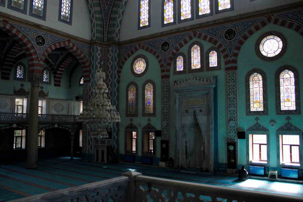 Asırlık Eskişehir Reşadiye Camii görenleri mest ediyor