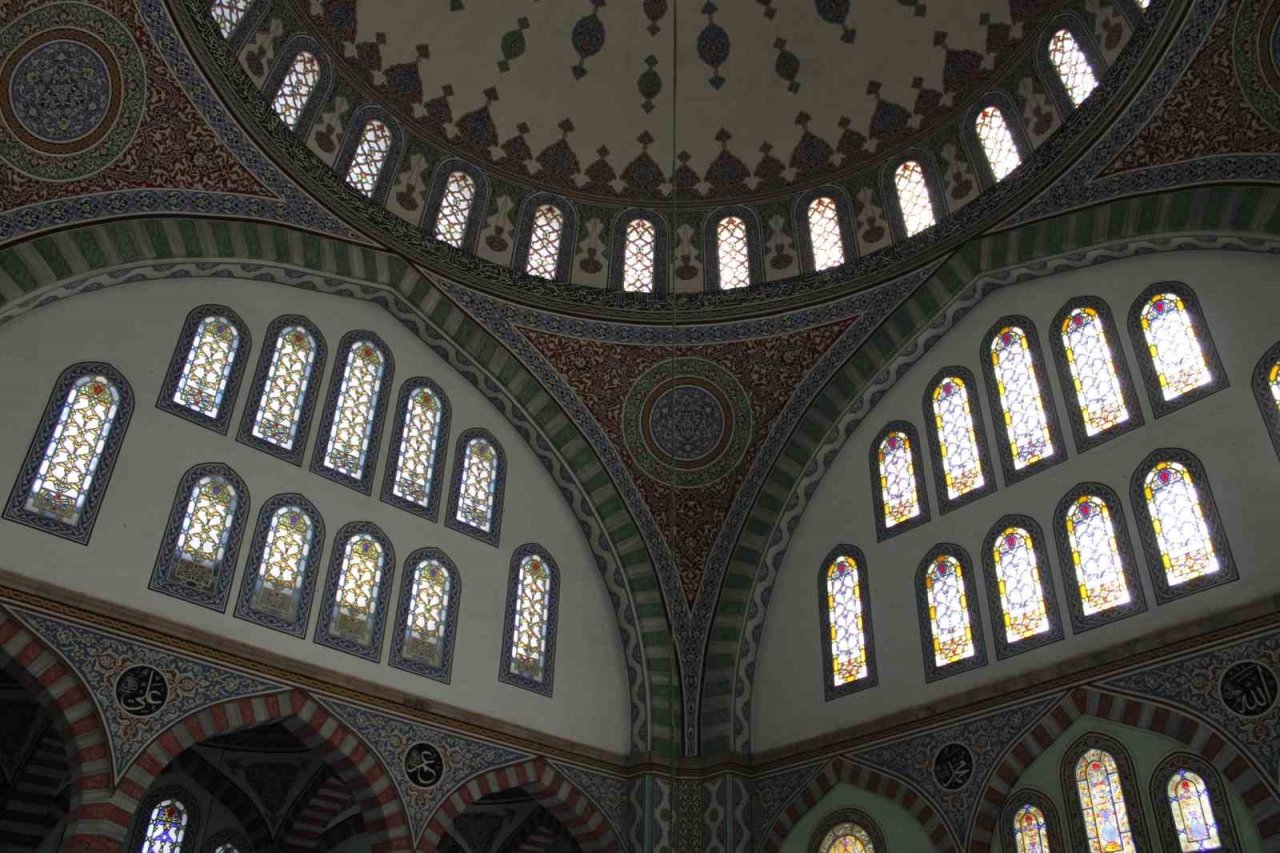 Asırlık Eskişehir Reşadiye Camii görenleri mest ediyor