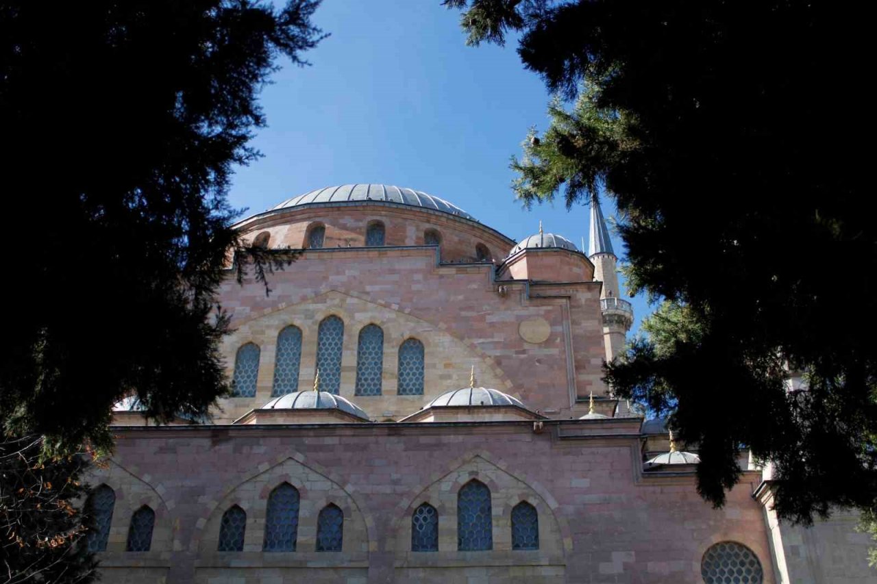 Asırlık Eskişehir Reşadiye Camii görenleri mest ediyor