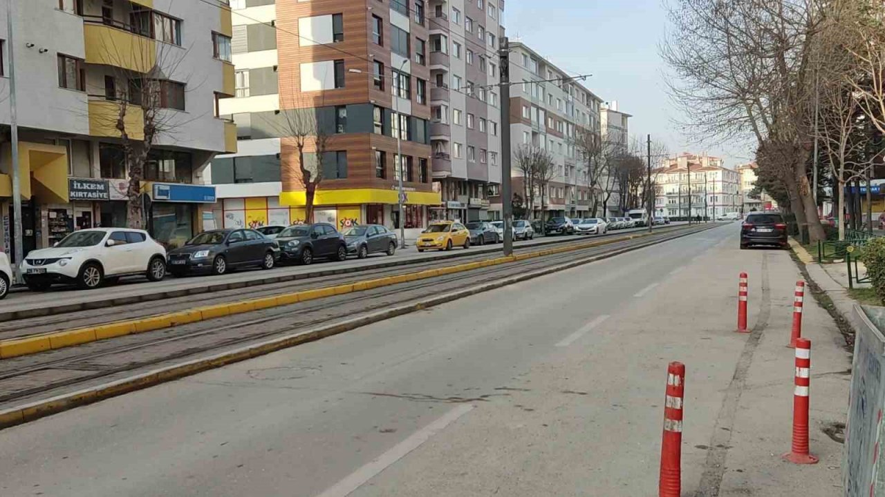 Tramvayın çarptığı 78 yaşındaki kadının hayatını kaybettiği kaza anı güvenlik kamerasına yansıdı