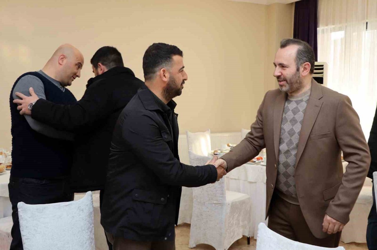 Depremzedelerin yardıma koşan iş makinesi operatörlerine teşekkür belgesi