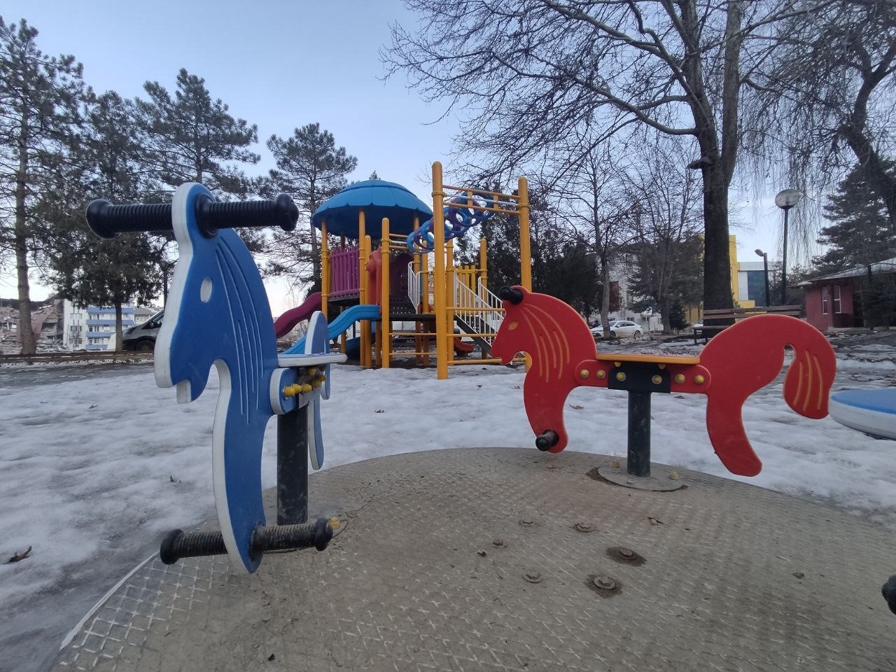 Depremden sonra parklar çocuksuz kaldı