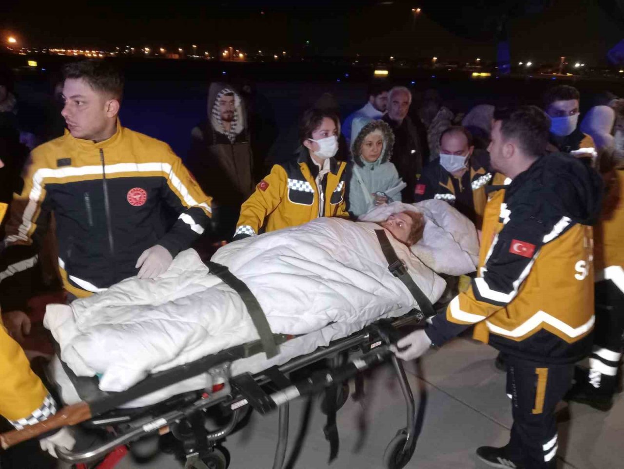 Adana’daki 38 yaralı depremzede ve 31 refakatçi TSK’ya ait uçakla İstanbul’a getirildi