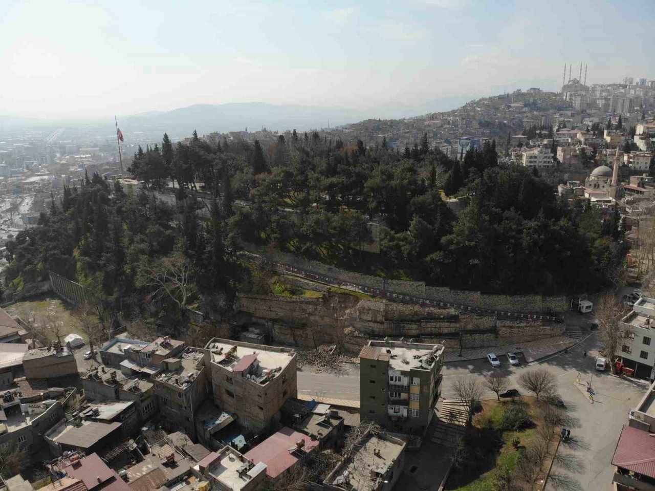 Tarihi Kahramanmaraş Kalesi depremde ayakta kaldı