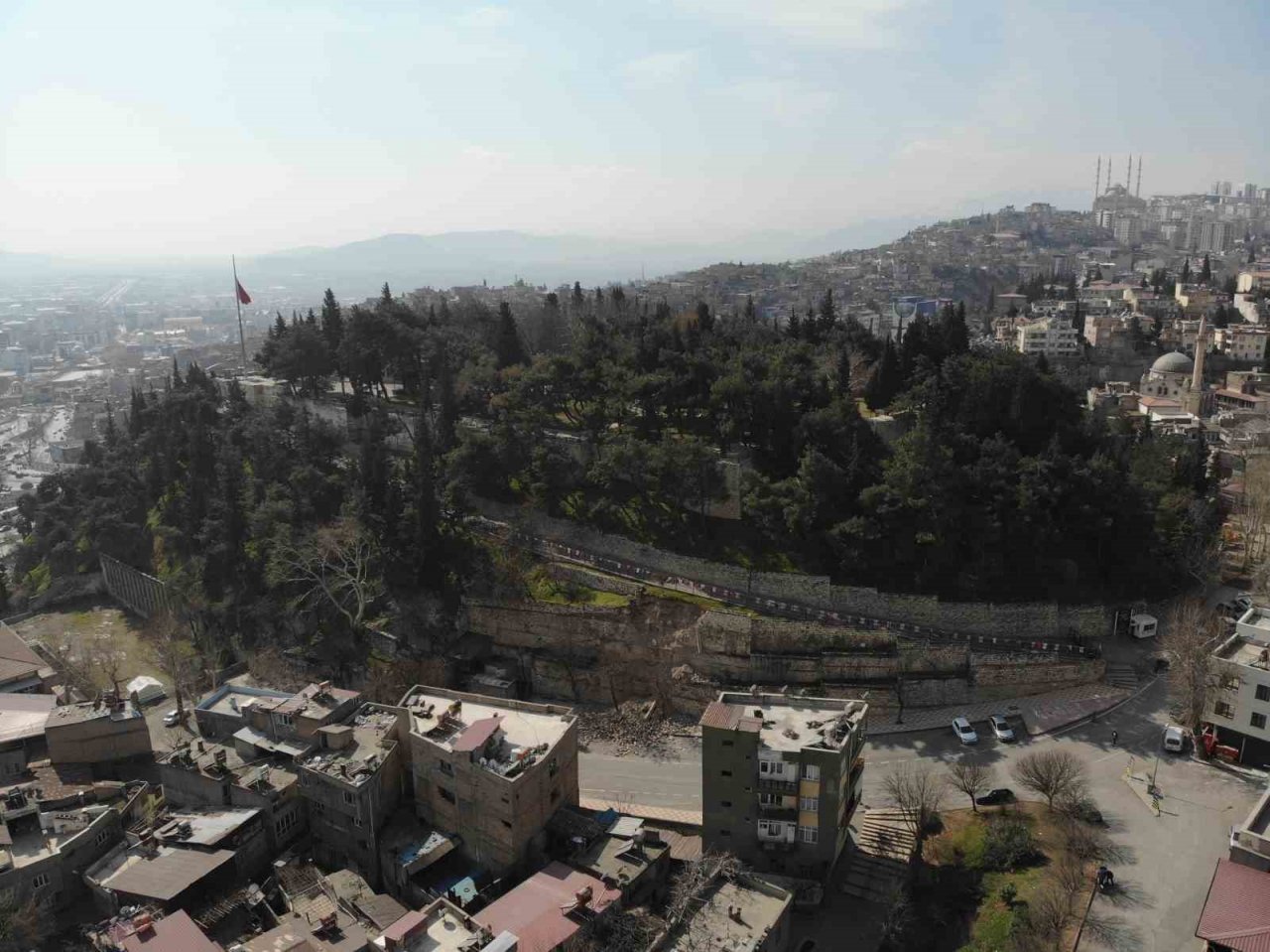 Tarihi Kahramanmaraş Kalesi depremde ayakta kaldı