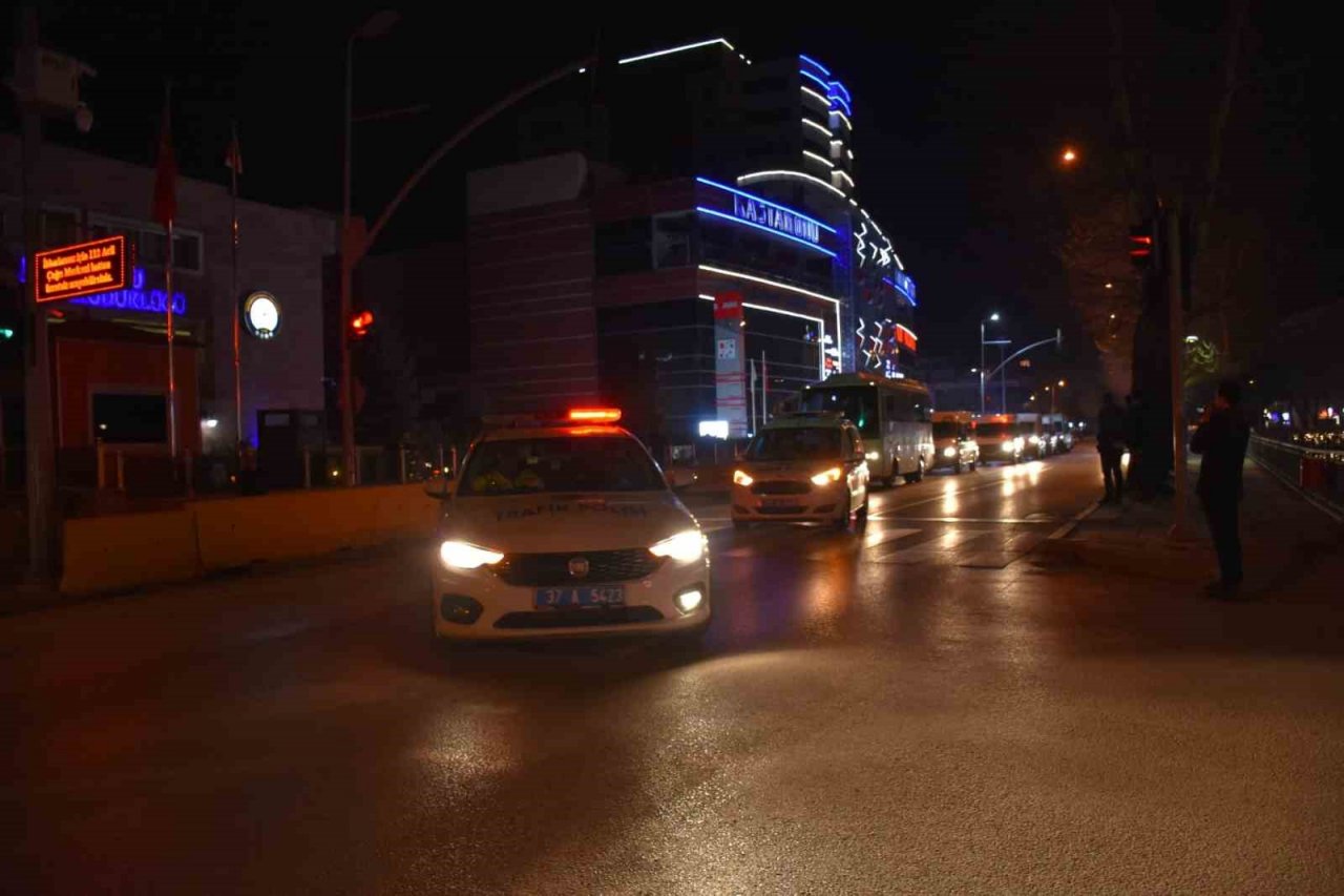Kastamonu Emniyetinden deprem bölgesine 60 personel gönderildi