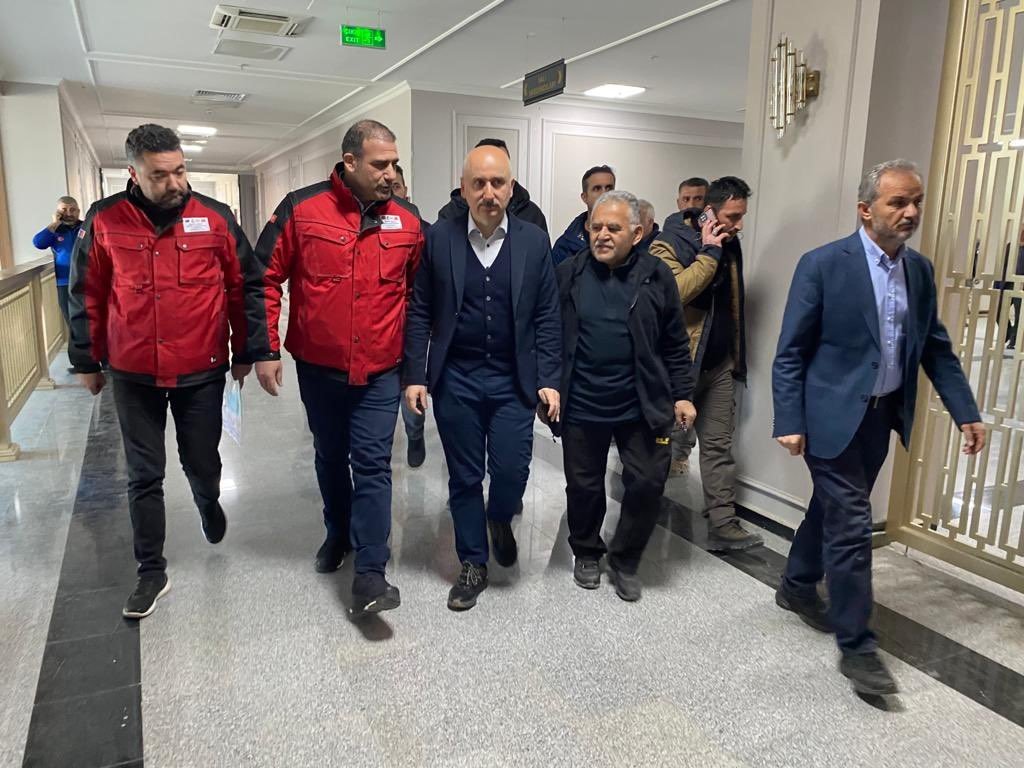 Büyükkılıç, Adıyaman’a destek ziyaretine bulundu, Bakan Karaismailoğlu ile görüştü