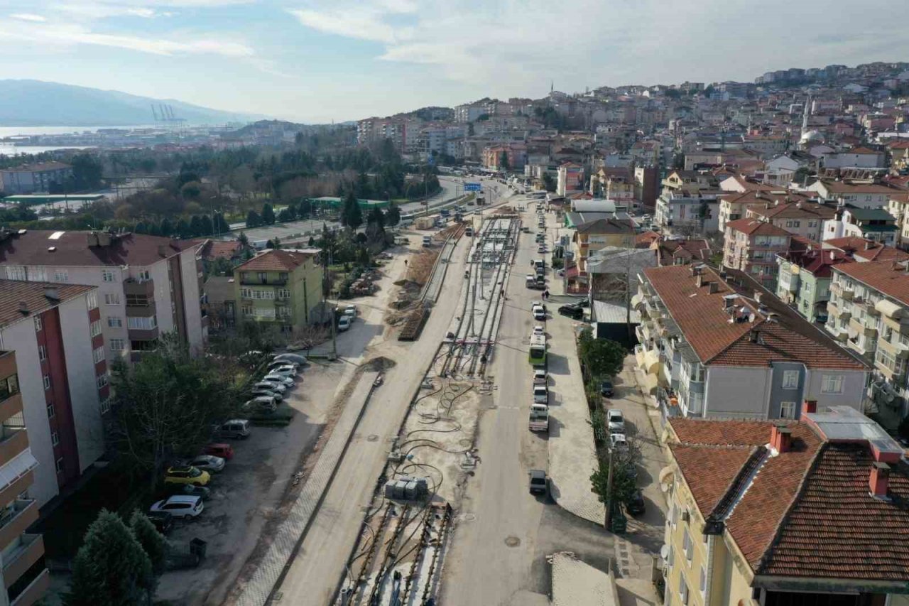 Kuruçeşme tramvay hattı rayları döşeniyor