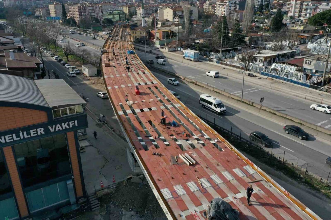 Kuruçeşme tramvay hattı rayları döşeniyor