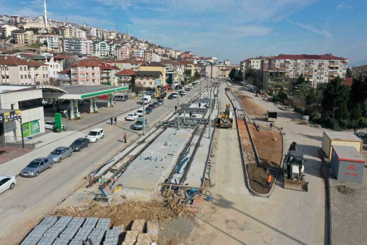Kuruçeşme tramvay hattı rayları döşeniyor