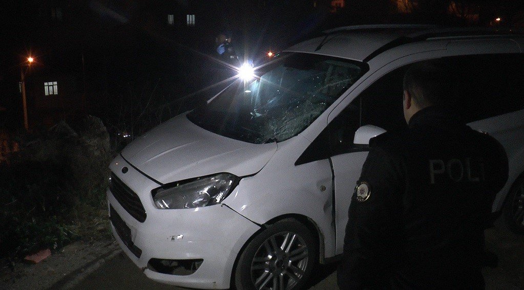 "Dur" ihtarına uymadı, polis memuruna çarpıp ağır yaraladı