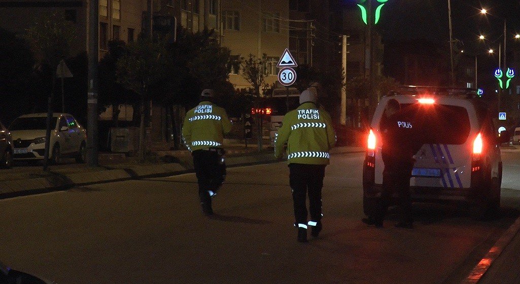 "Dur" ihtarına uymadı, polis memuruna çarpıp ağır yaraladı