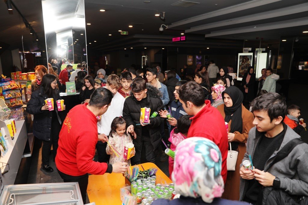 Kocasinan’da depremzede çocuklar, sinema keyfi yaşadı