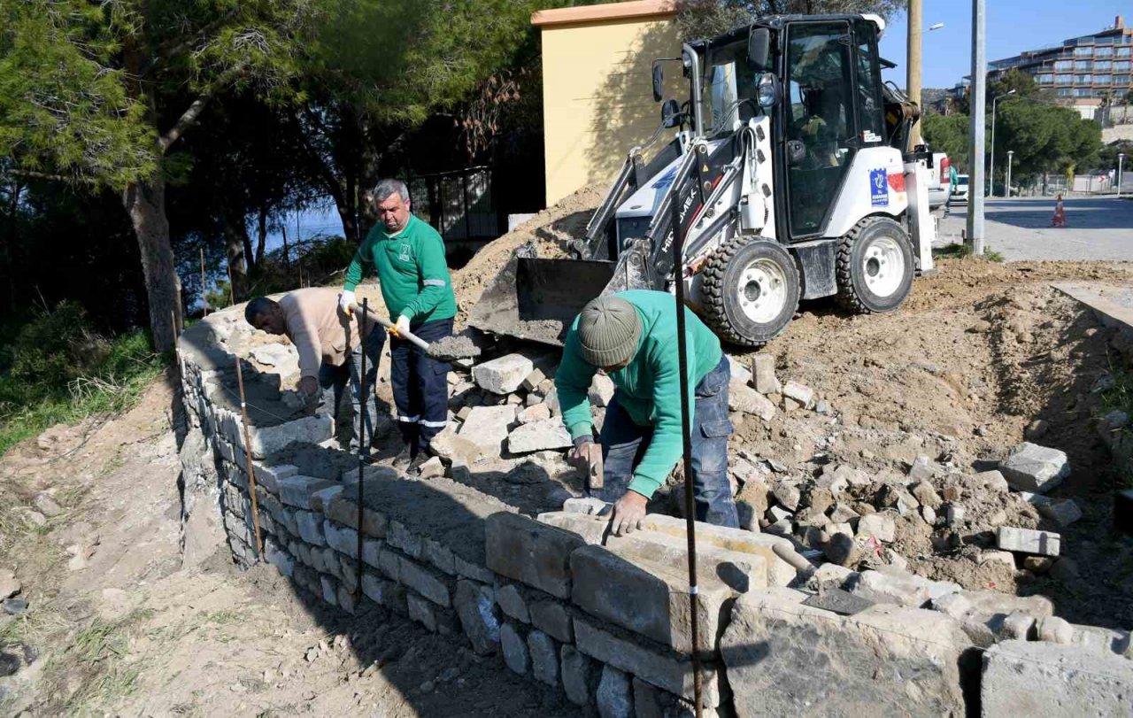 Kuşadası Belediyesi’nden ‘Doğal Botanik Parka’ koruma çemberi