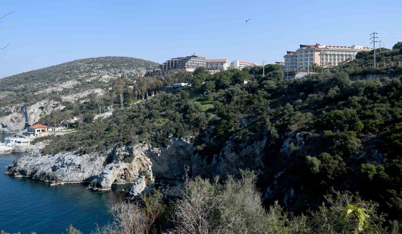 Kuşadası Belediyesi’nden ‘Doğal Botanik Parka’ koruma çemberi