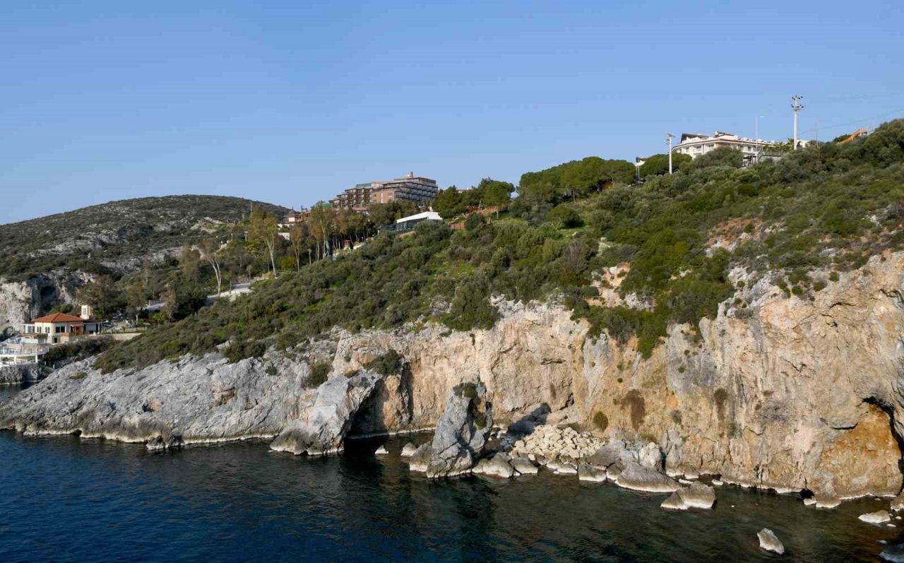 Kuşadası Belediyesi’nden ‘Doğal Botanik Parka’ koruma çemberi