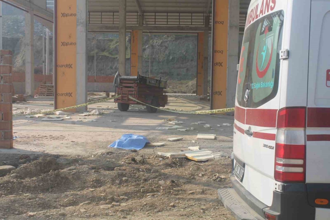 Çatıdan düşen işçi hayatını kaybetti