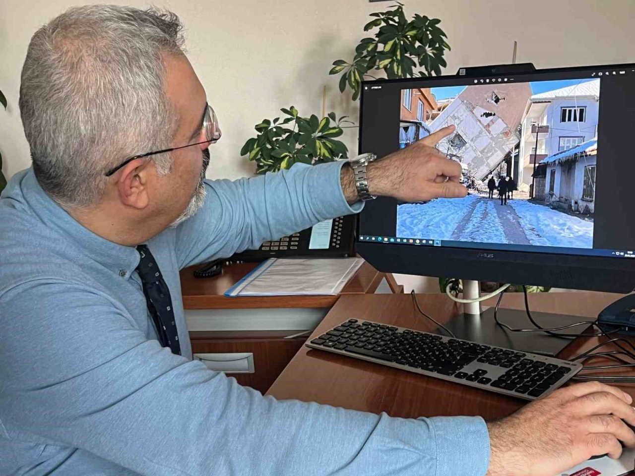 NEVÜ Rektör Yardımcısı Prof. Dr. Akın: “Binaların hem yapısal hem de zemin şartları açısından uygun olması gerekiyor”