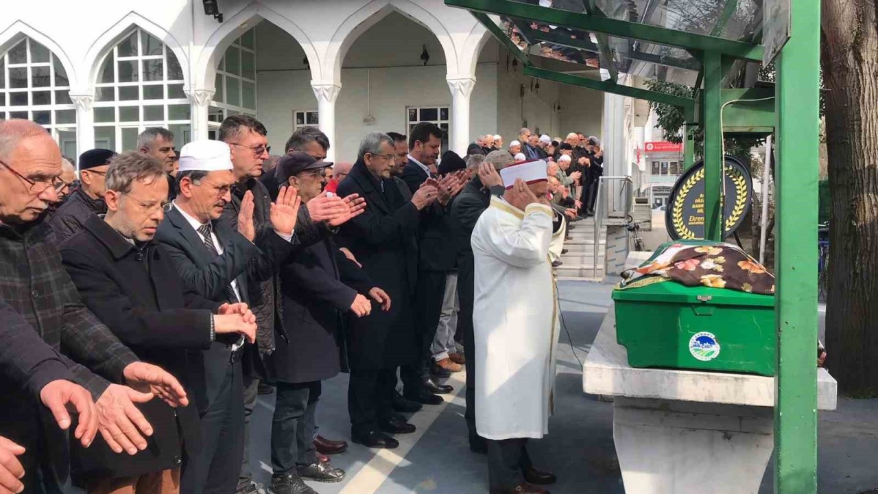 Kazada hayatını kaybeden yaşlı kadın defnedildi