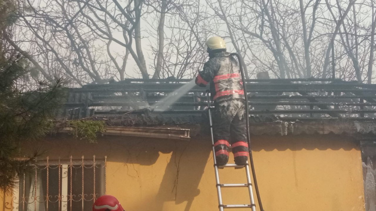 Tek katlı evde çıkan yangın söndürüldü