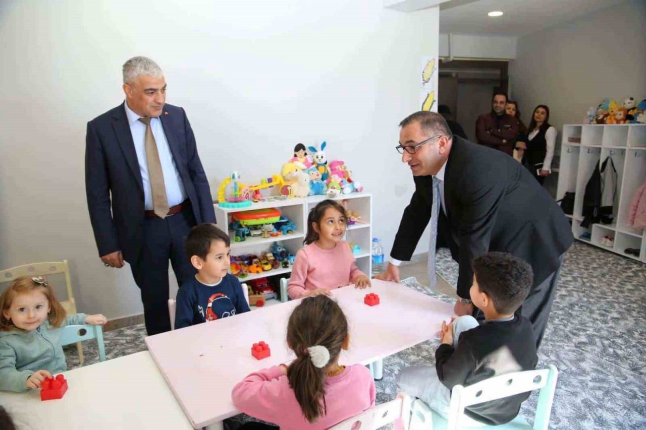 Tunceli’de depremzede öğrenciler için sınıf açıldı