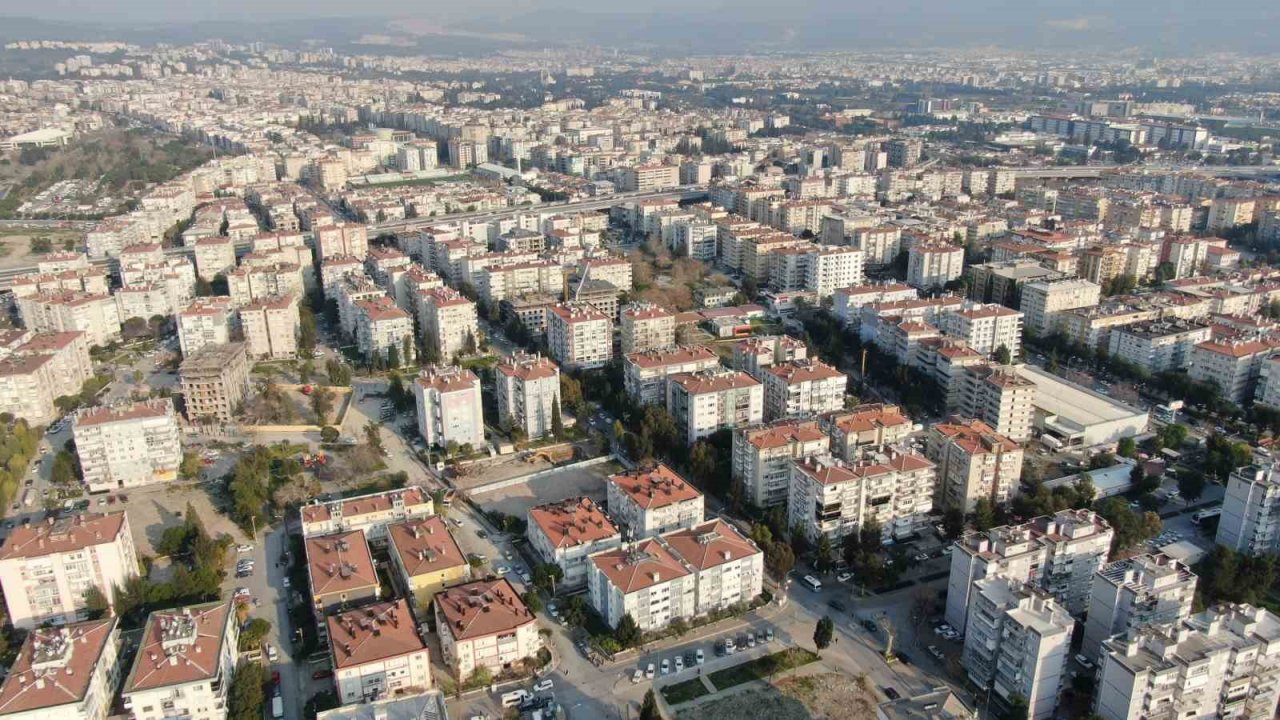 İzmir’de depremde ağır hasar alan binaların yıkımı tamamlandı