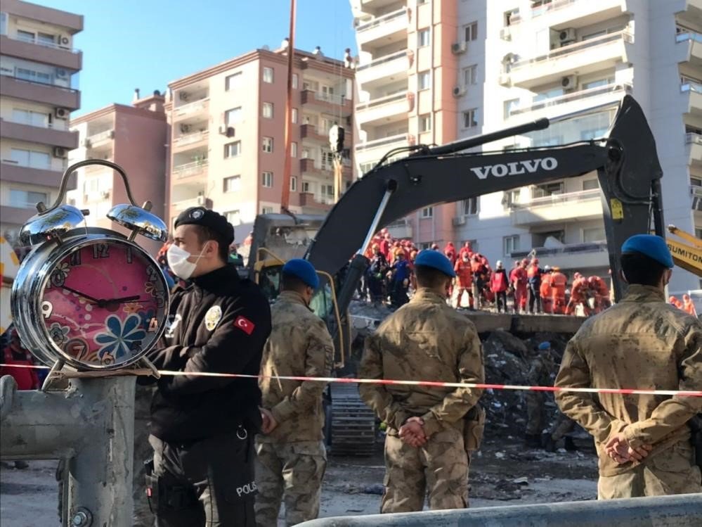 İzmir’de depremde ağır hasar alan binaların yıkımı tamamlandı