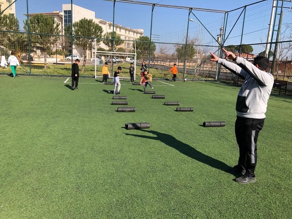 Aydın’daki yurtlarda kalan depremzede vatandaşlar güne spor ile başlıyor