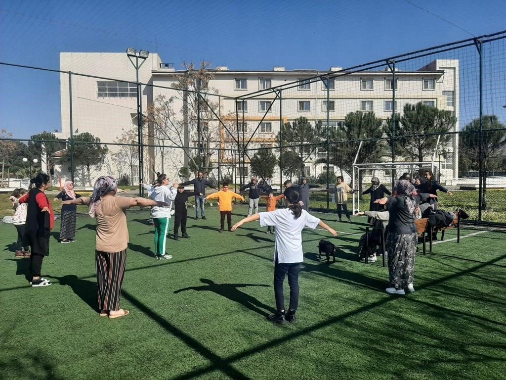 Aydın’daki yurtlarda kalan depremzede vatandaşlar güne spor ile başlıyor