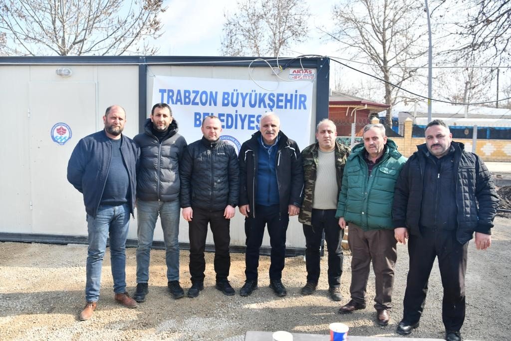 Trabzon Büyükşehir Belediyesi Elbistan’da yaraları sarmak için çalışma yürütüyor