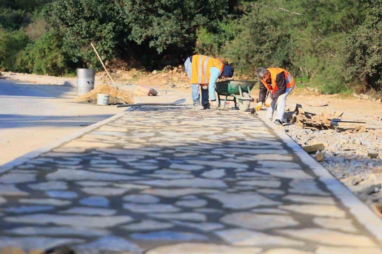 Bodrum Mümtaz Ataman Caddesinde birinci kat sıcak asfalt dökümü tamamlandı