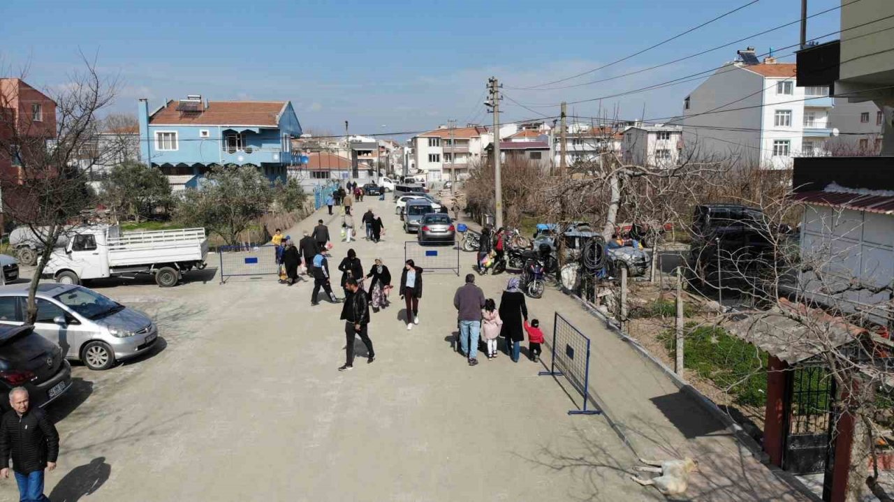 Lapseki’de kapalı pazaryeri açıldı