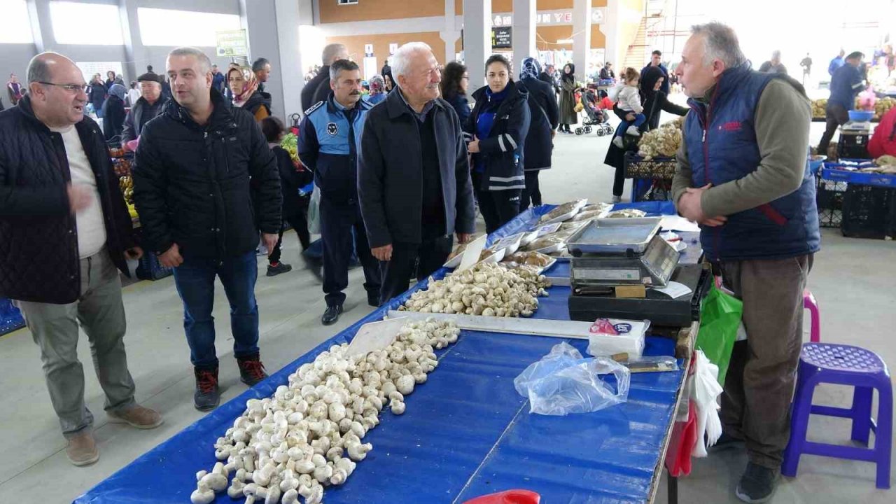 Lapseki’de kapalı pazaryeri açıldı