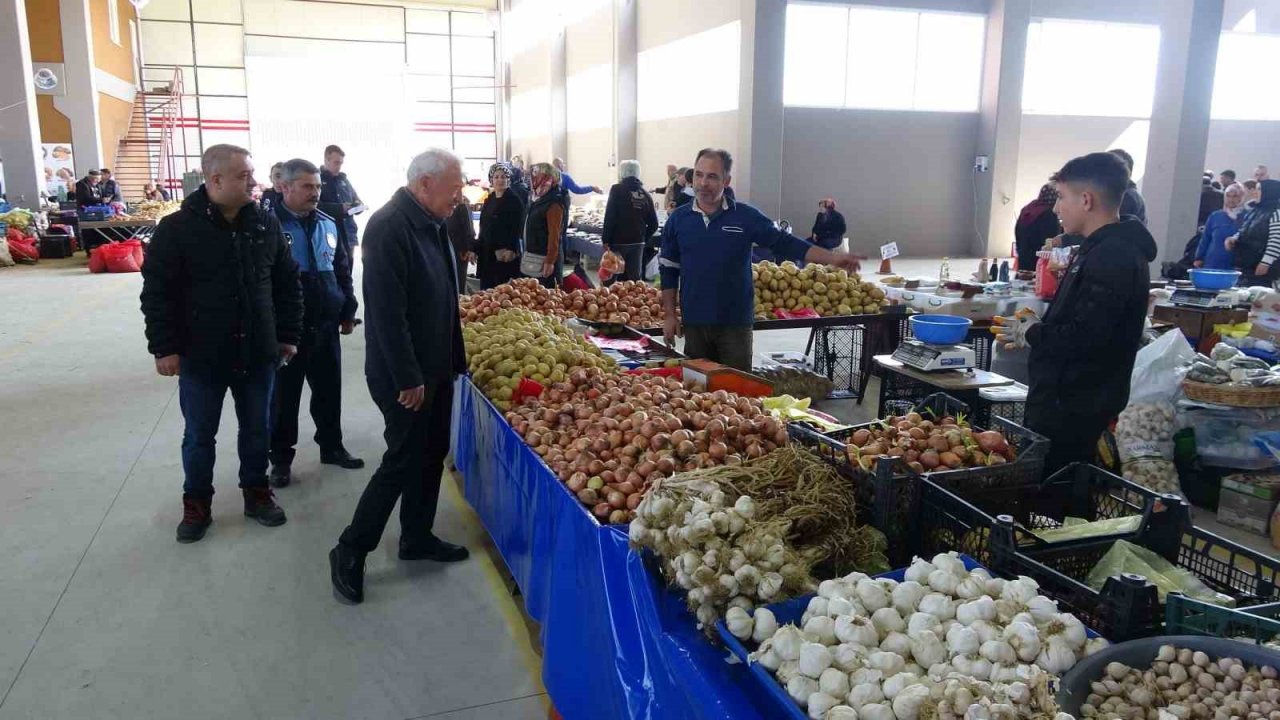 Lapseki’de kapalı pazaryeri açıldı