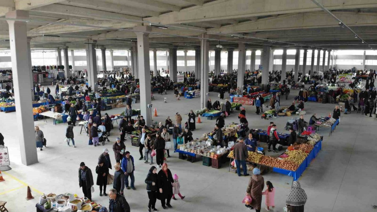 Lapseki’de kapalı pazaryeri açıldı