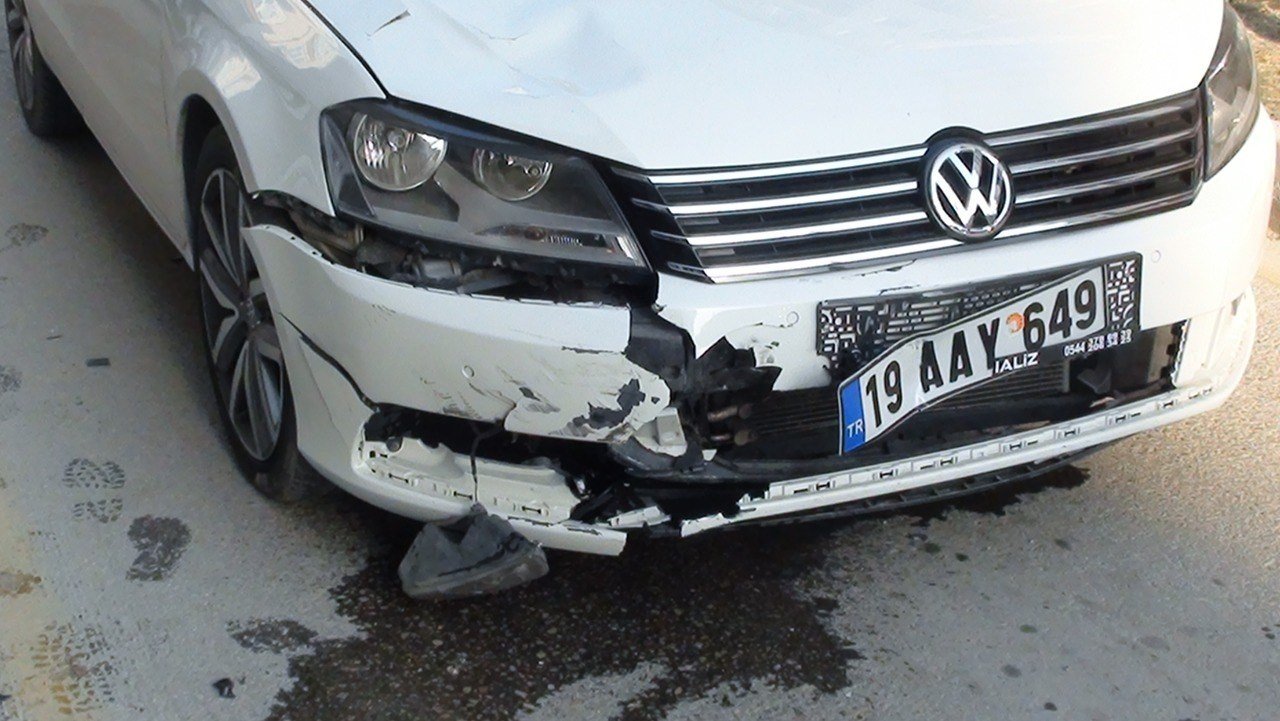 Çorum’da otomobil motosiklete çarptı: 1 yaralı