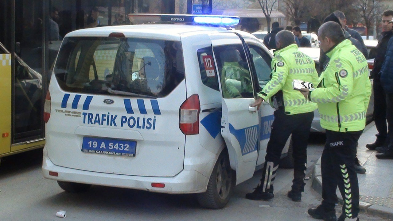 Çorum’da otomobil motosiklete çarptı: 1 yaralı