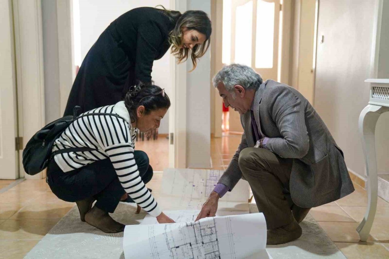 Depremzede mimardan meslektaşlarını duygulandıran ziyaret