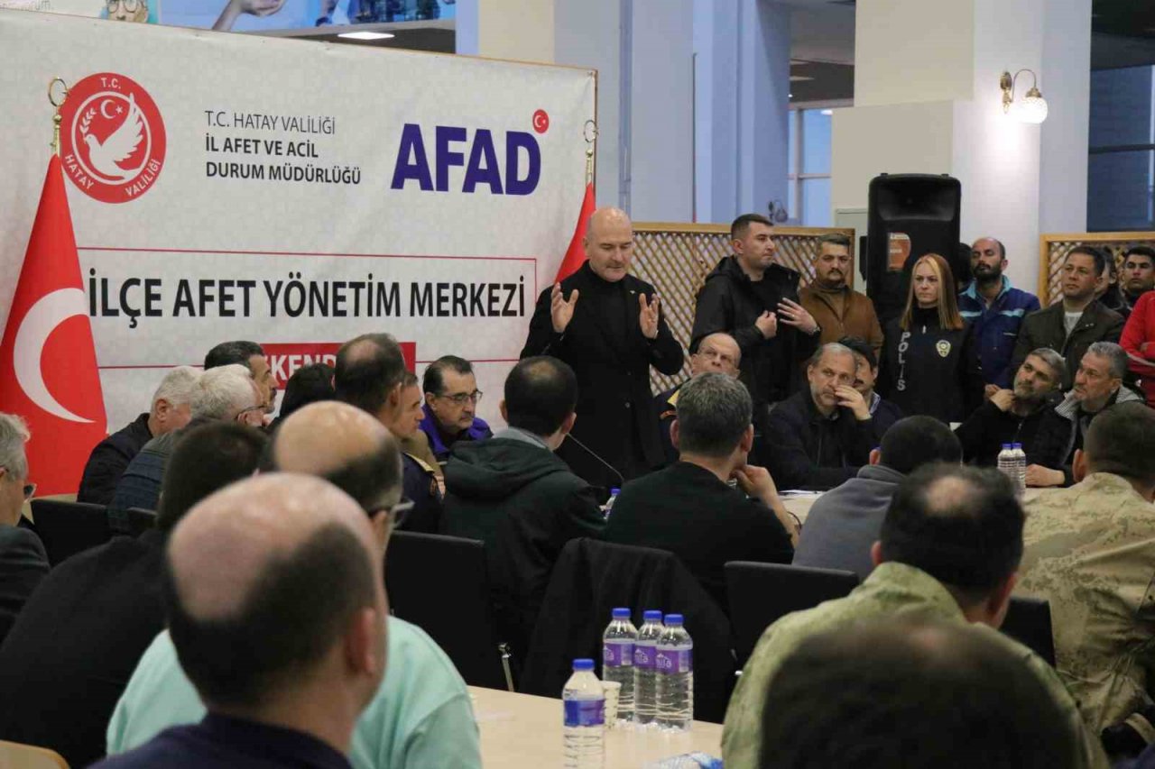 Bakan Soylu’dan enkaz kaldırma çalışmalarının hızlandırılması talimatı