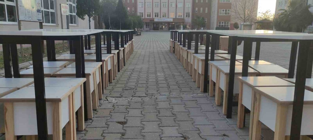 Muğla’da meslek liseleri depremzedeler için mobilya üretiyor