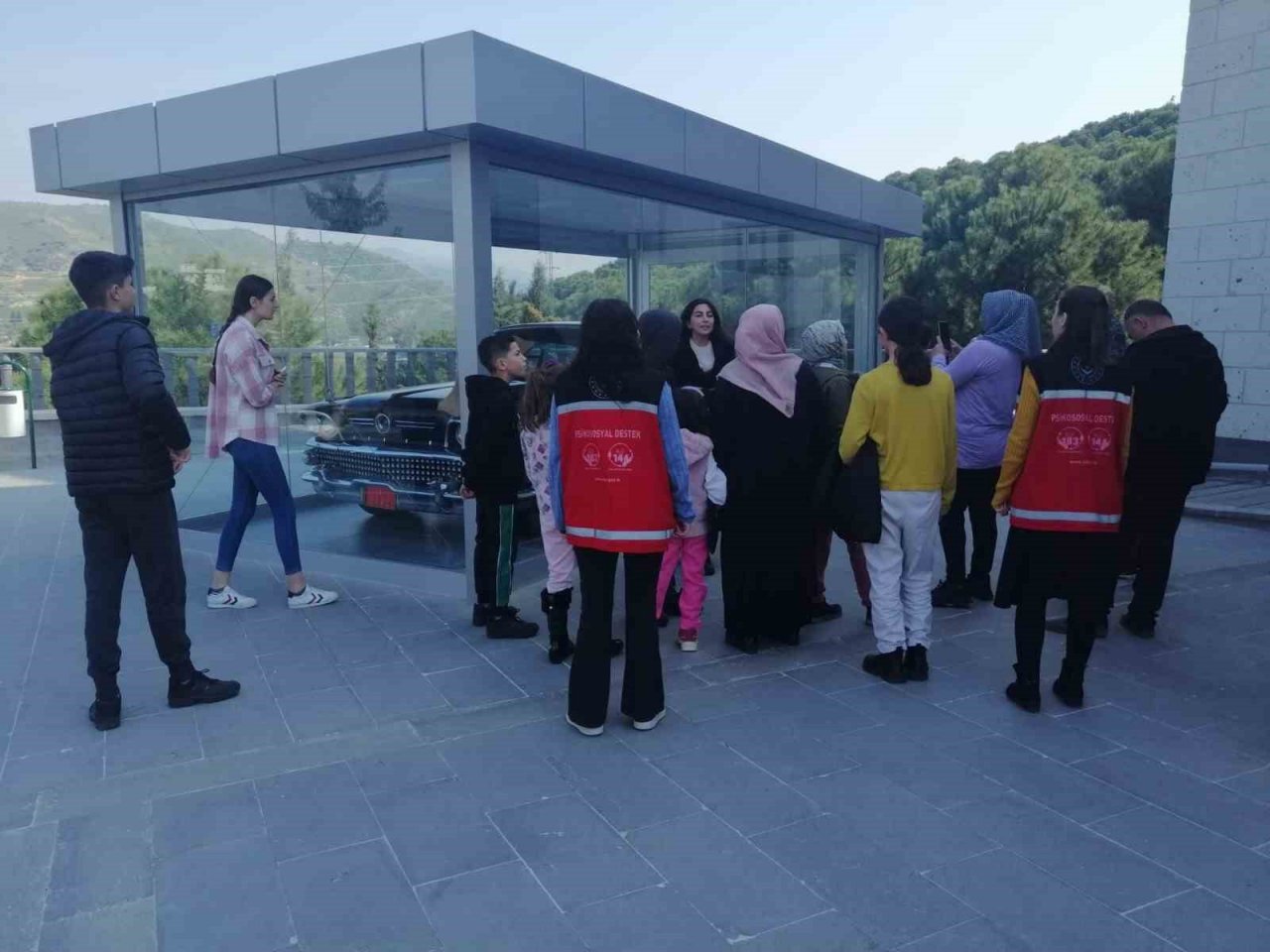 Depremzede vatandaşlar Adnan Menderes Demokrasi Müzesi’ni gezdi