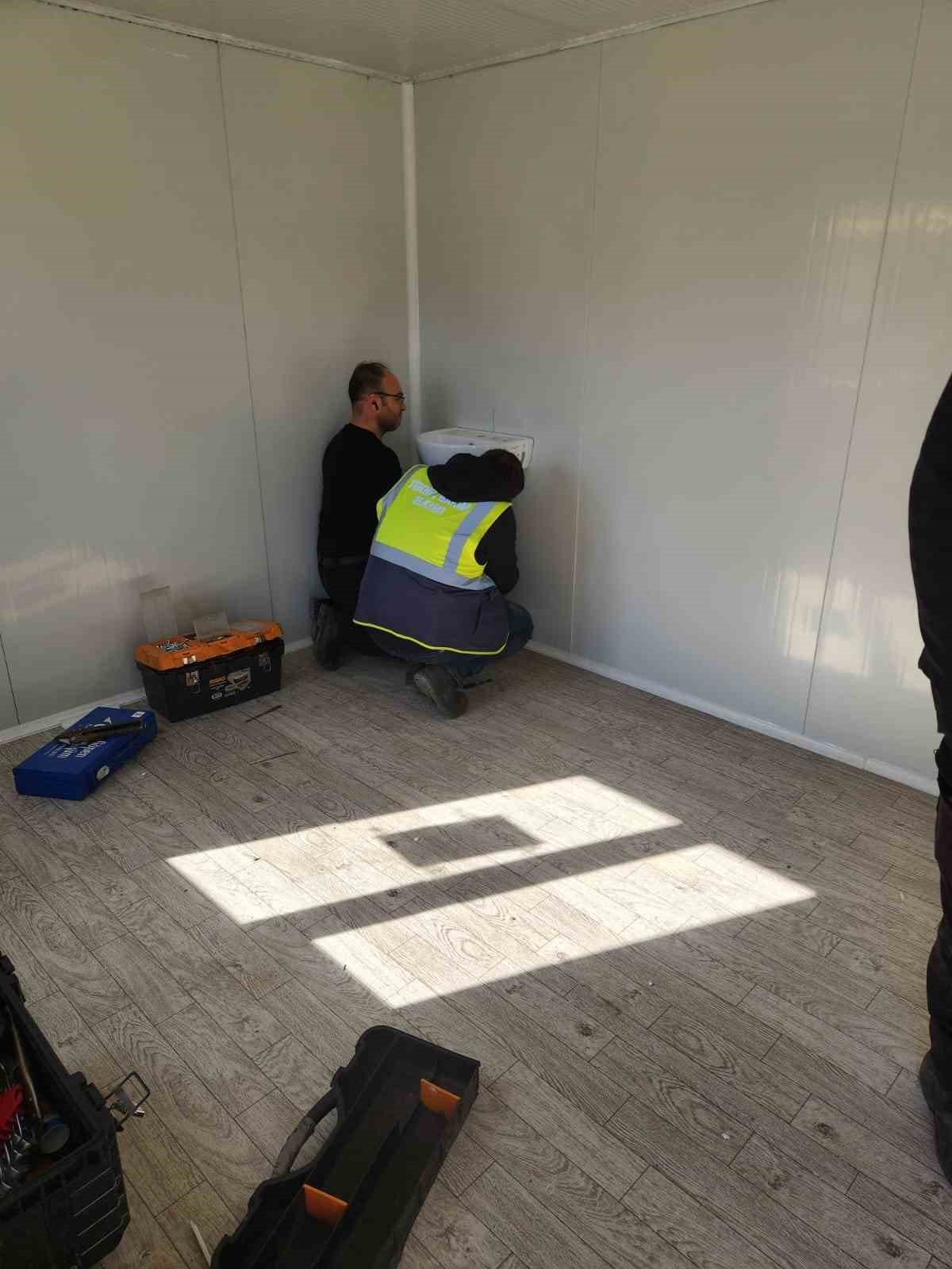 Kayseri Büyükşehir’in afet bölgesinde bir ilk olacak konteyner çarşı yapımı tüm hızıyla sürüyor