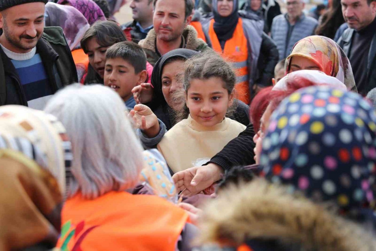 Kadın Kooperatiflerinin üyeleri Vali Çiçek’i Elbistan’da ziyaret etti