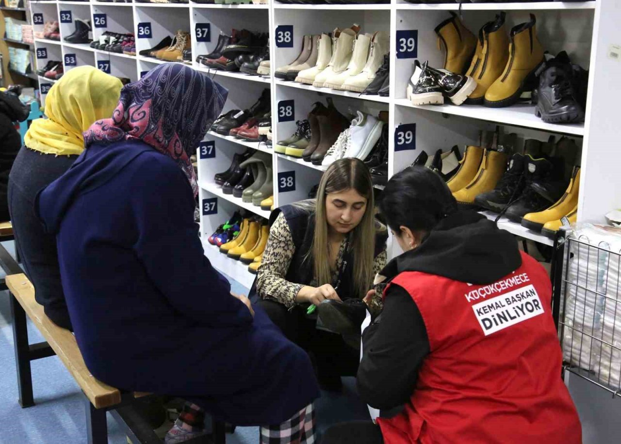 Küçükçekmece Belediyesinden deprem seferberliği: Bölgeye yardımlar sürüyor