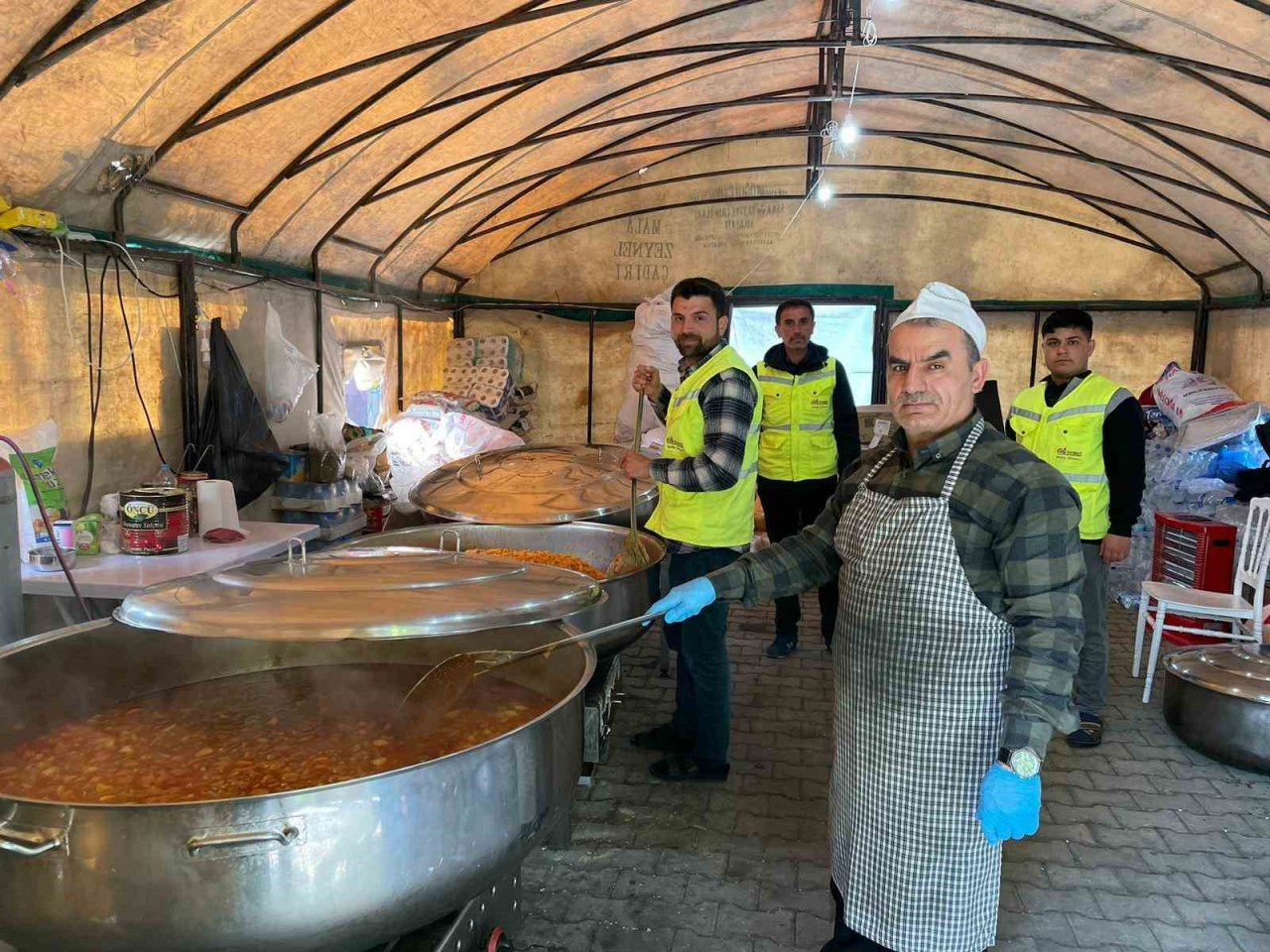 Dargeçit’ten her gün 5 bin depremzedeye sıcak yemek