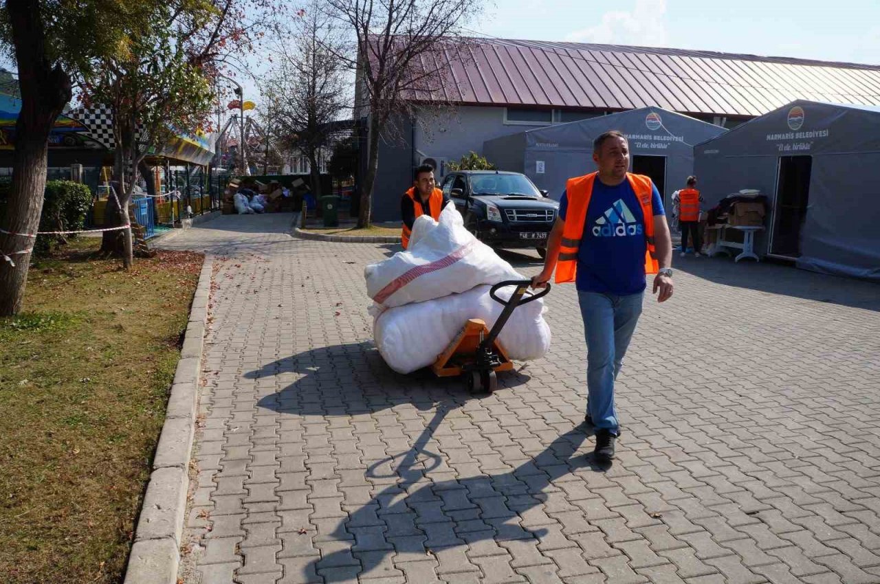 Marmaris depremzedelerin yanında olmaya devam ediyor