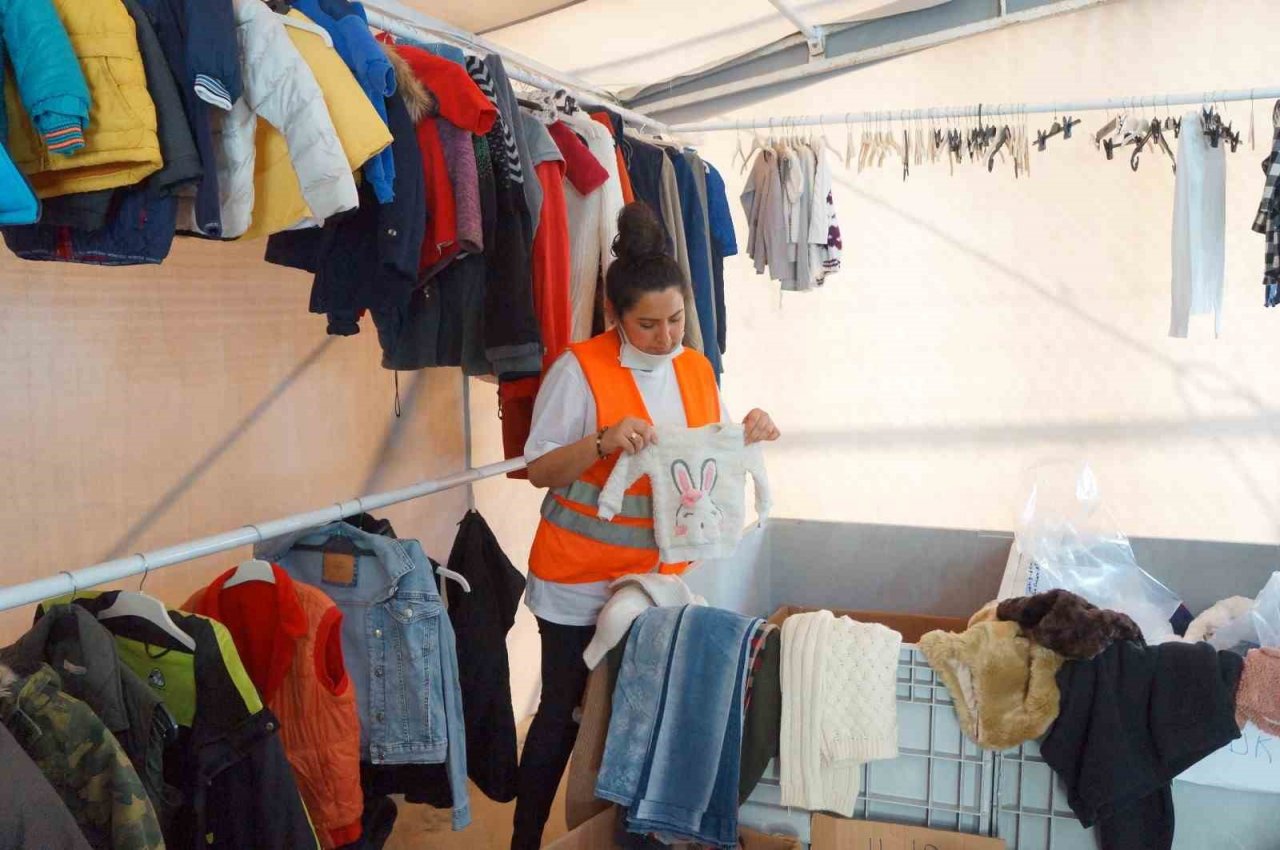 Marmaris depremzedelerin yanında olmaya devam ediyor