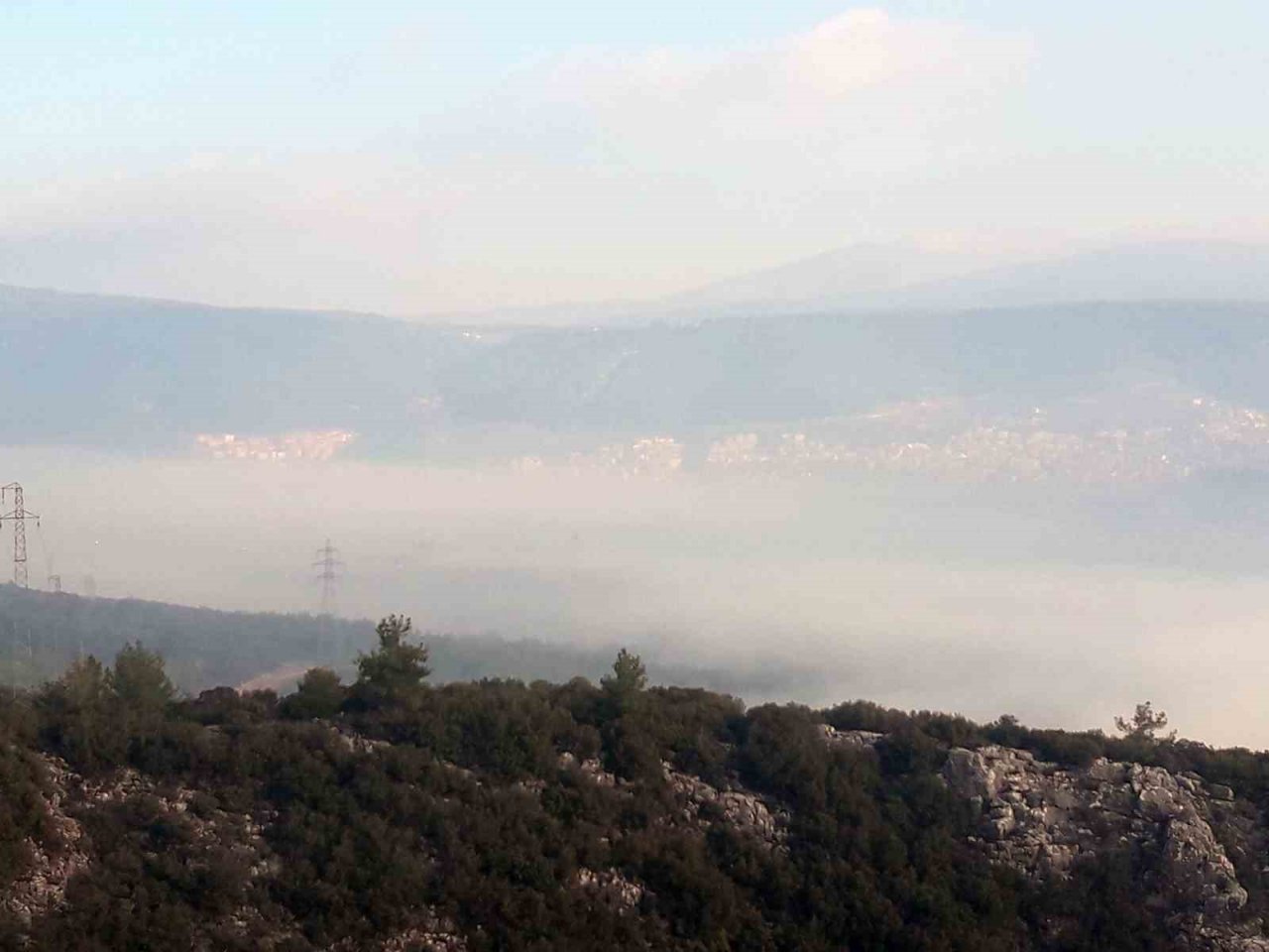 Menteşe’de sisli hava sürücüleri olumsuz etkiledi