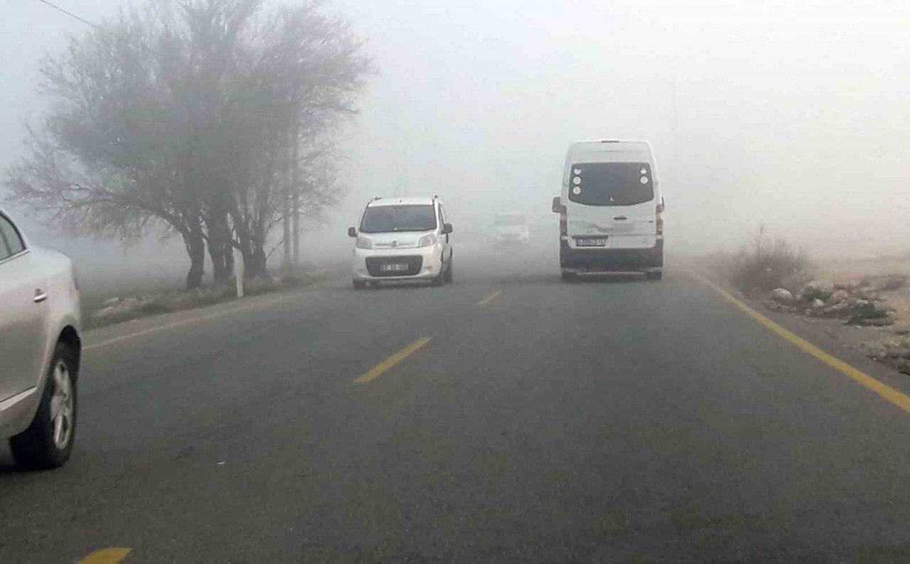 Menteşe’de sisli hava sürücüleri olumsuz etkiledi