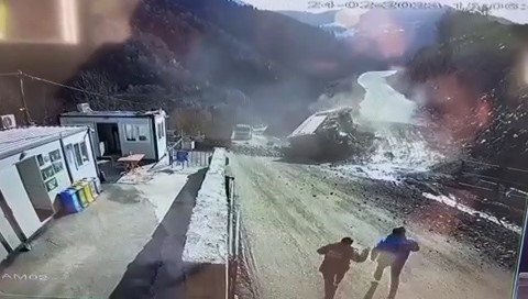 Freni patlayan kamyondan yaptığı manevra ile kurtuldu